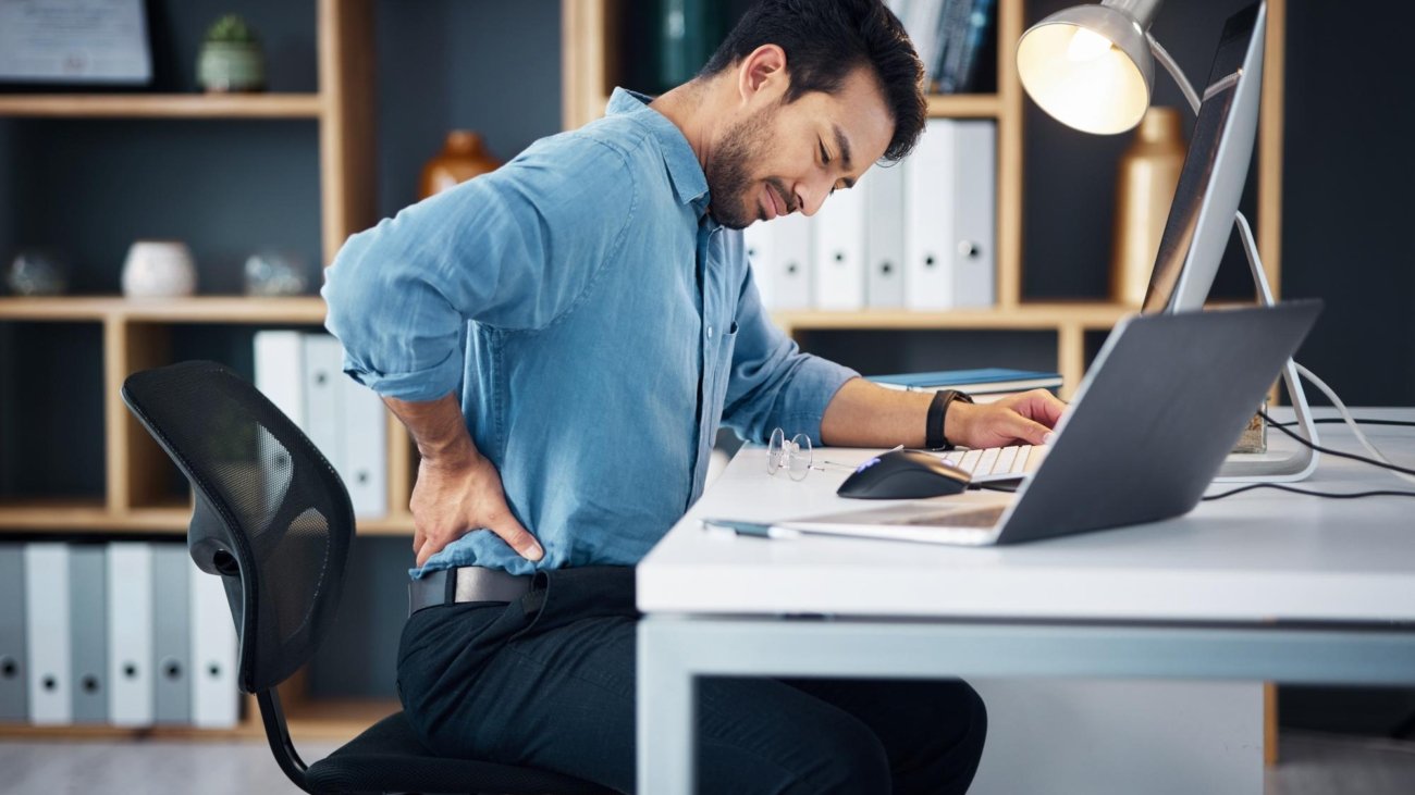 back-pain-man-stress-desk-worker-muscle-injury-health-risk-chair-uncomfortable-worker-spine-problem-posture-body-scoliosis-fatigue-backache-burnout-fibromyalgia_590464-169792